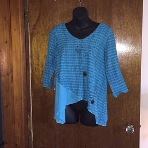 C.M.C. Top! Size XS! Blue! Gorgeous! Great for any occasion! EUC!